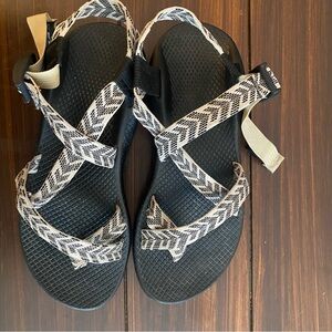 Chaco Z2 Classic Sport Sandal Trine Bow Black
Cream Chevron